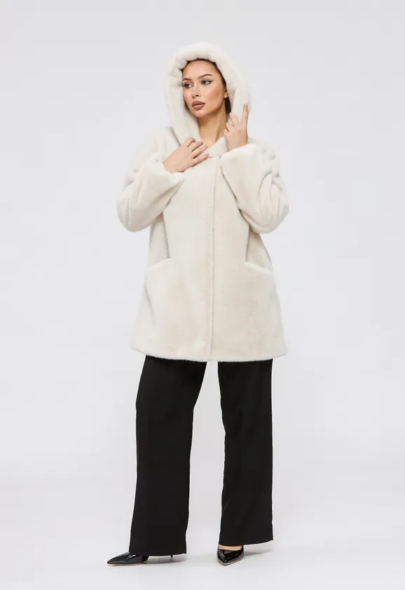 Фото Шуба из эко норки цвета жемчуг с капюшоном - 8