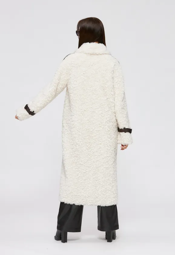 Фото Пальто из шерсти белое с английским воротником - 6