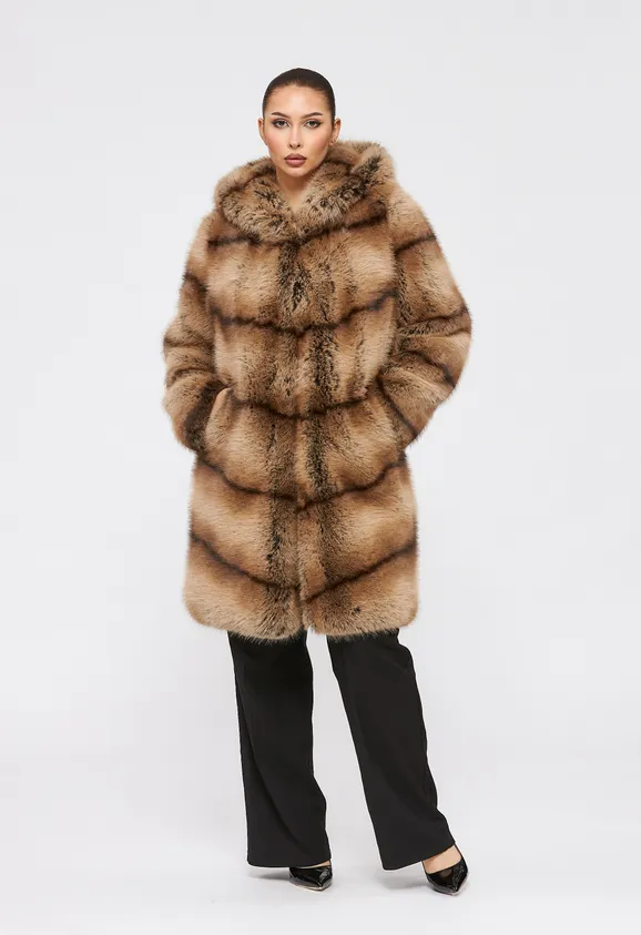 Фото Шуба из эко енота с капюшоном - 7