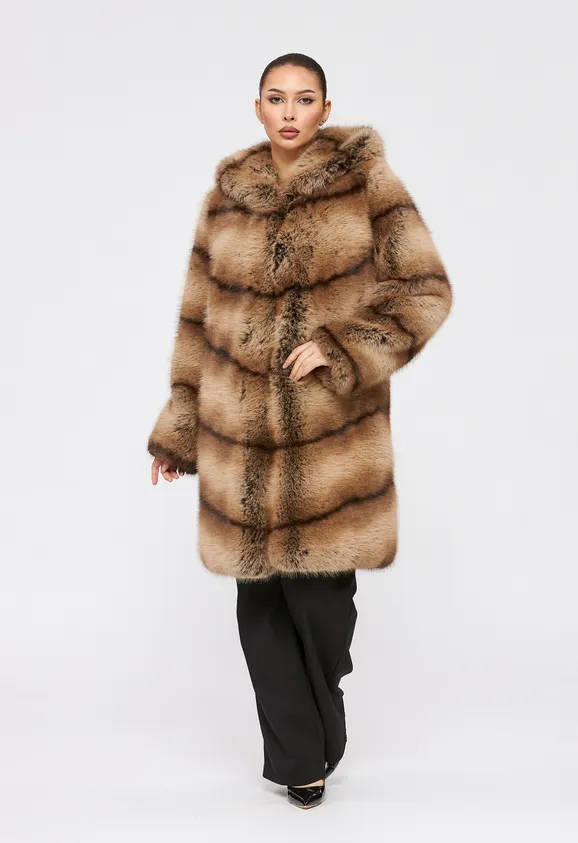 Фото Шуба из эко енота с капюшоном - 2