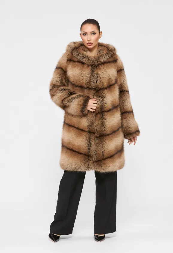 Фото Шуба из эко енота с капюшоном - 1