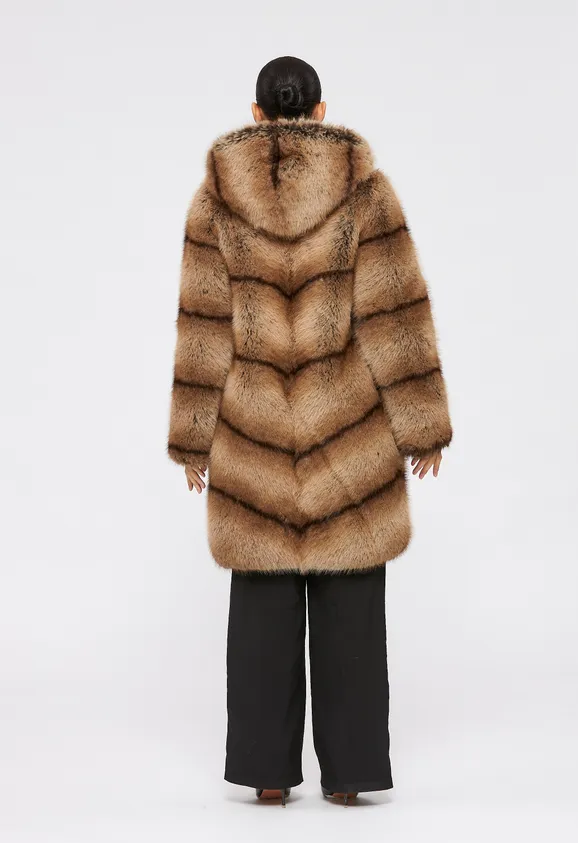 Фото Шуба из эко енота с капюшоном - 8