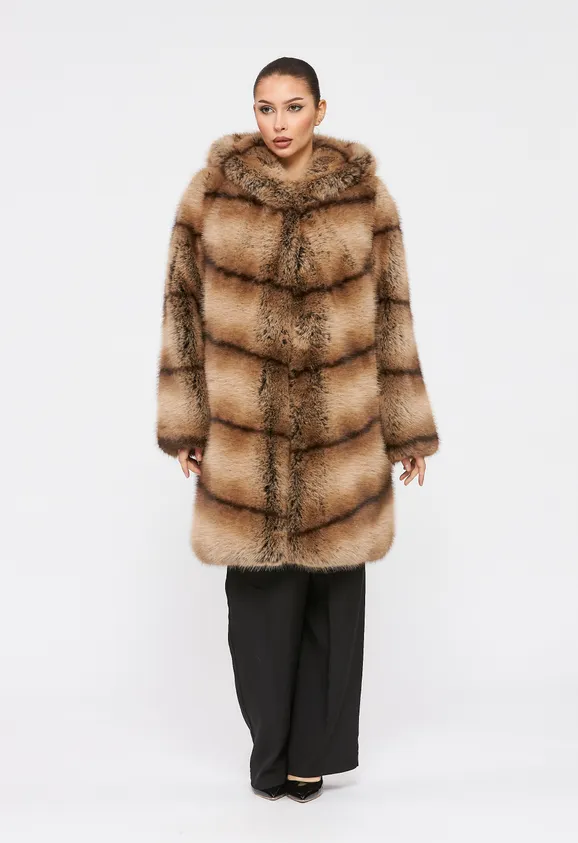 Фото Шуба из эко енота с капюшоном - 4