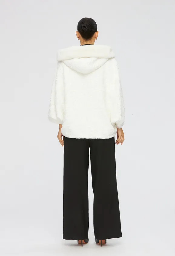 Фото Шуба из эко каракуля белая с капюшоном из эко норки - 5