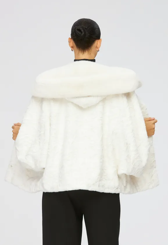 Фото Шуба из эко каракуля белая с капюшоном из эко норки - 6