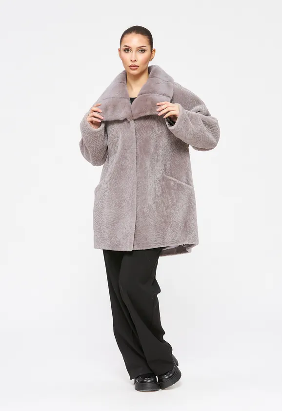 Фото Шуба из натурального астрагана лаванда с воротником из натуральной норки - 10