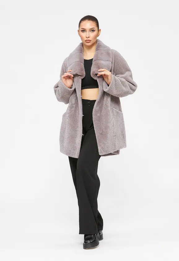 Фото Шуба из натурального астрагана лаванда с воротником из натуральной норки - 1