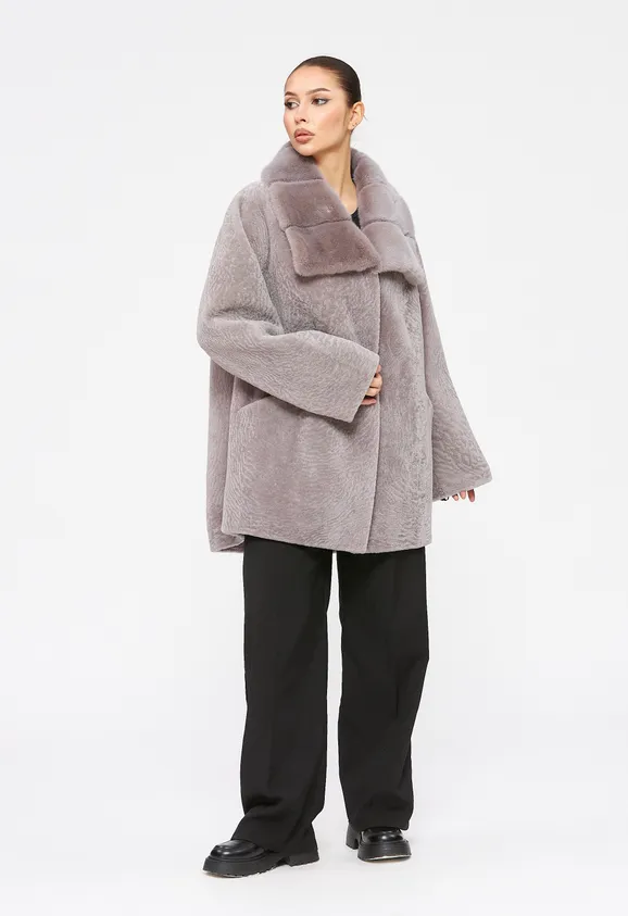 Фото Шуба из натурального астрагана лаванда с воротником из натуральной норки - 7