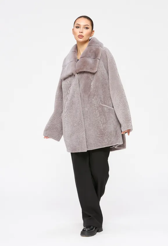 Фото Шуба из натурального астрагана лаванда с воротником из натуральной норки - 5