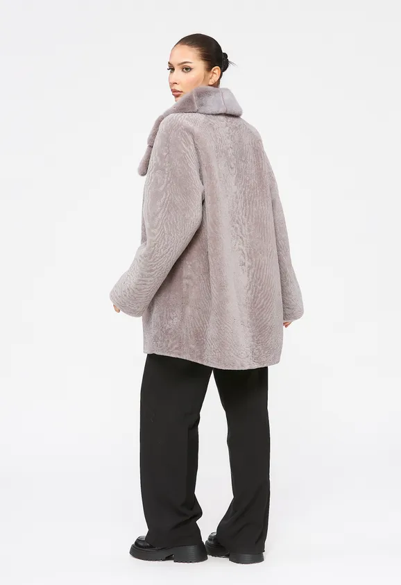 Фото Шуба из натурального астрагана лаванда с воротником из натуральной норки - 9