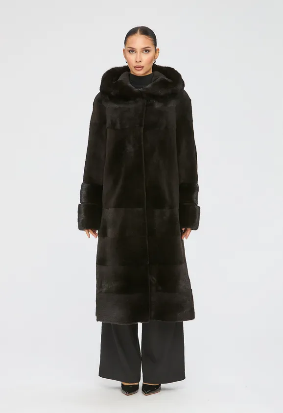 Фото Шуба из натуральной нутрии капучино с капюшоном из натуральной норки - 1