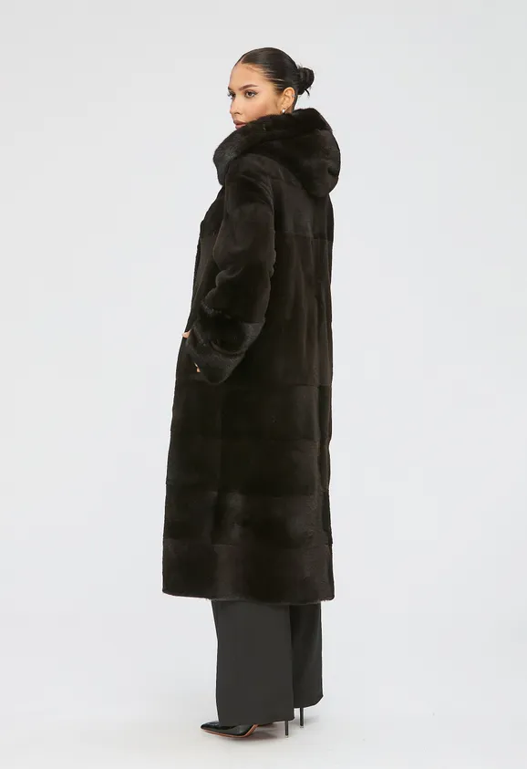 Фото Шуба из натуральной нутрии капучино с капюшоном из натуральной норки - 3