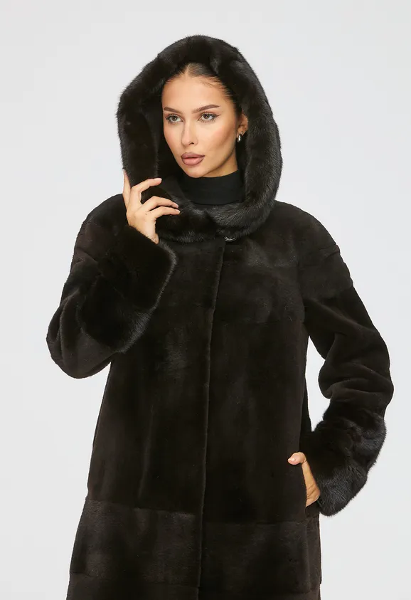 Фото Шуба из натуральной нутрии капучино с капюшоном из натуральной норки - 8