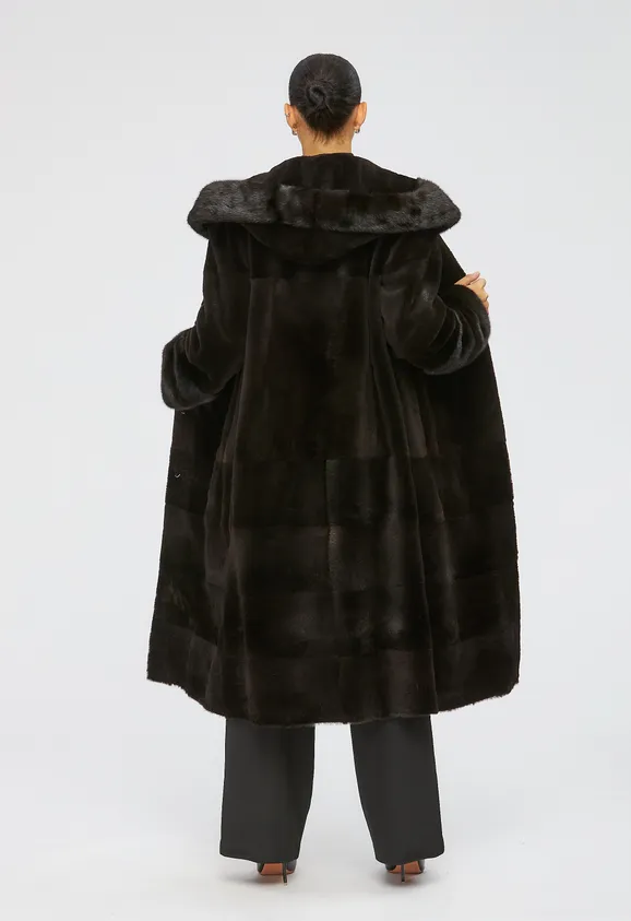 Фото Шуба из натуральной нутрии капучино с капюшоном из натуральной норки - 9