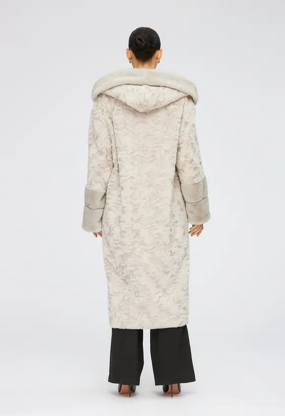 Фото Шуба из эко каракуля светло-серая с капюшоном из эко норки - 6