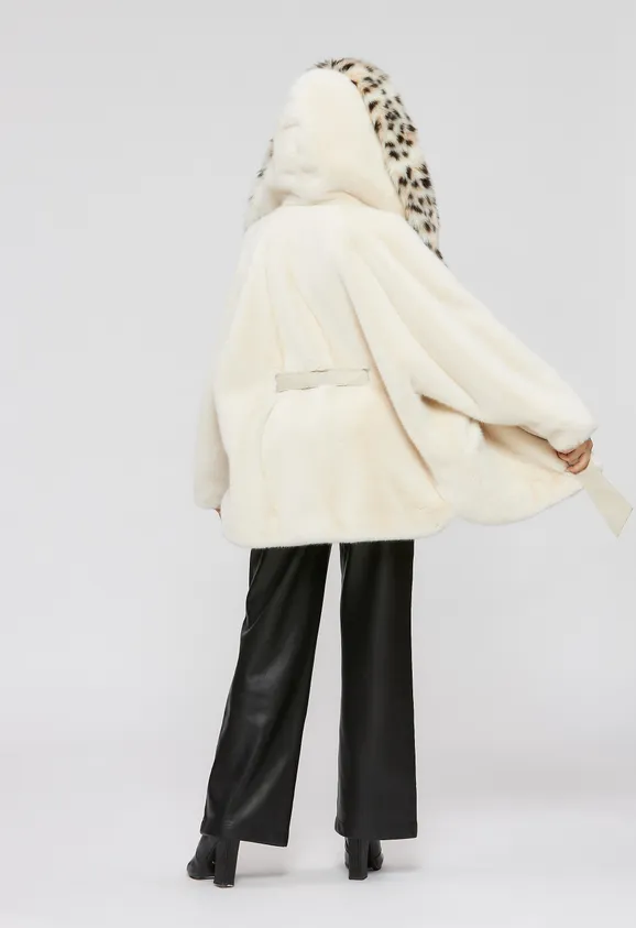 Фото Шуба из эко норки белая с капюшоном из эко рыси - 6