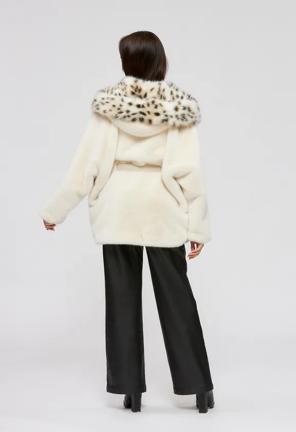 Фото Шуба из эко норки белая с капюшоном из эко рыси - 4