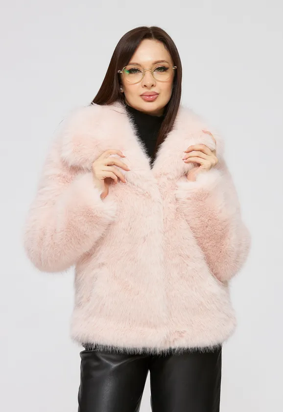 Фото Шуба из эко песца цвета пудра с воротником - 1