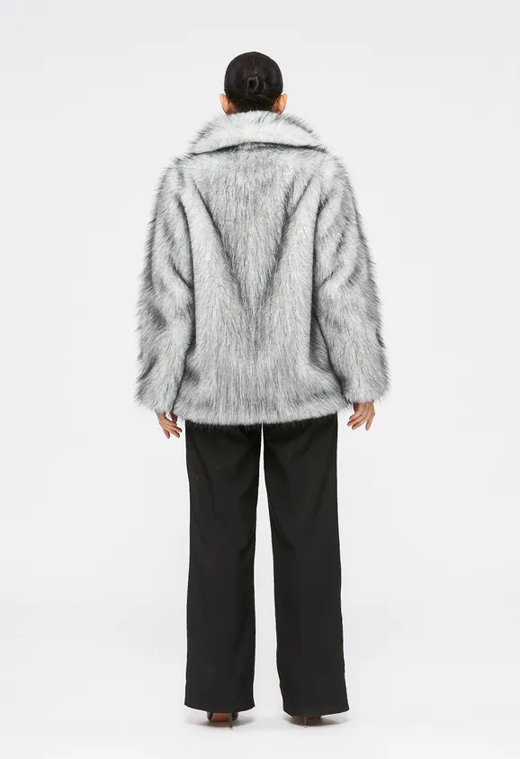 Фото Шуба из эко волка серая с английским воротником - 9