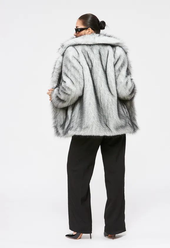Фото Шуба из эко волка серая с английским воротником - 8