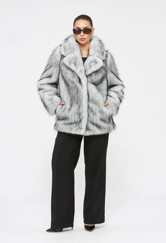 Фото Шуба из эко волка серая с английским воротником - 5