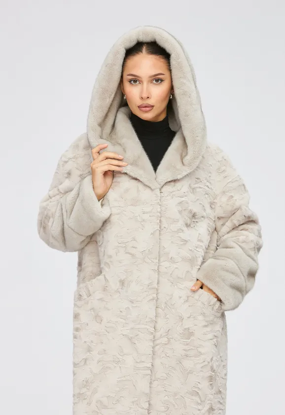 Фото Шуба из эко каракуля светло-серая с капюшоном из эко норки - 1