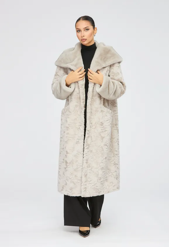 Фото Шуба из эко каракуля светло-серая с капюшоном из эко норки - 3