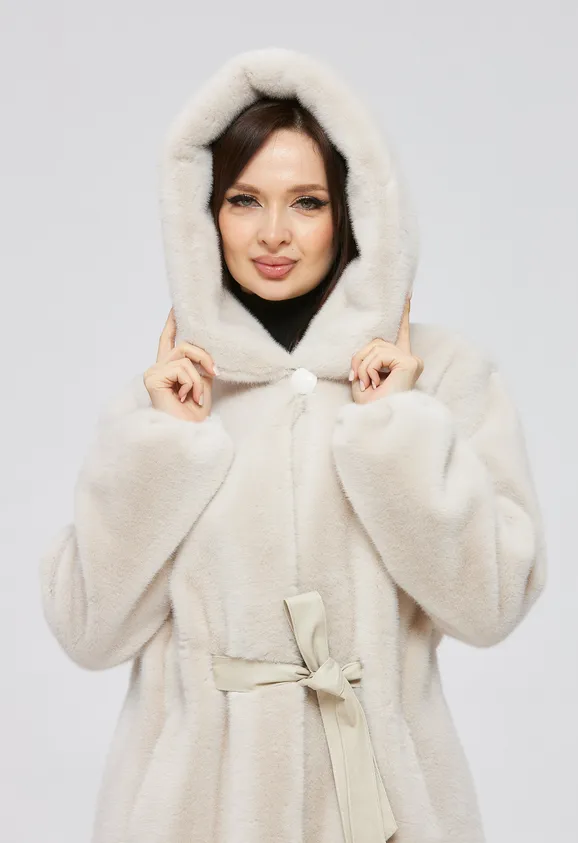 Фото Шуба из эко норки цвета жемчуг с капюшоном - 5
