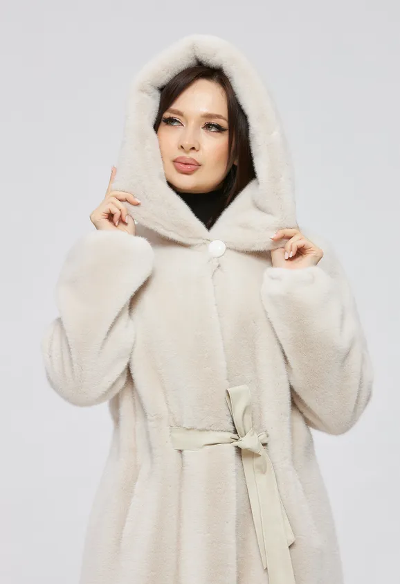 Фото Шуба из эко норки цвета жемчуг с капюшоном - 7