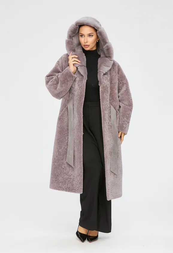 Фото Шуба из натурального астрагана лаванда с капюшоном из натуральной норки - 4