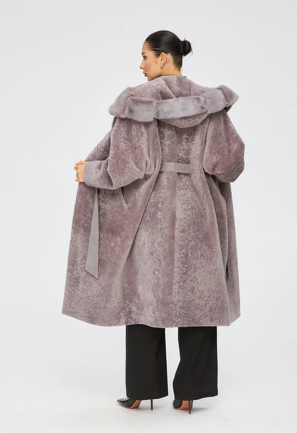 Фото Шуба из натурального астрагана лаванда с капюшоном из натуральной норки - 2