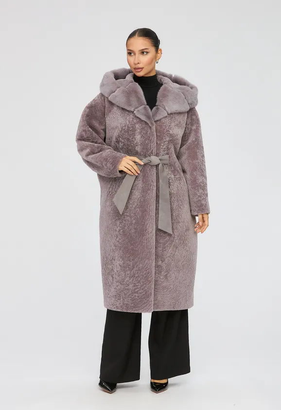 Фото Шуба из натурального астрагана лаванда с капюшоном из натуральной норки - 6