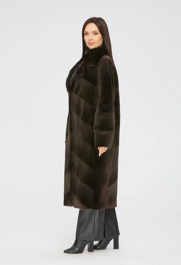 Фото Шуба из натуральной нутрии капучино с английским воротником из натуральной норки - 4