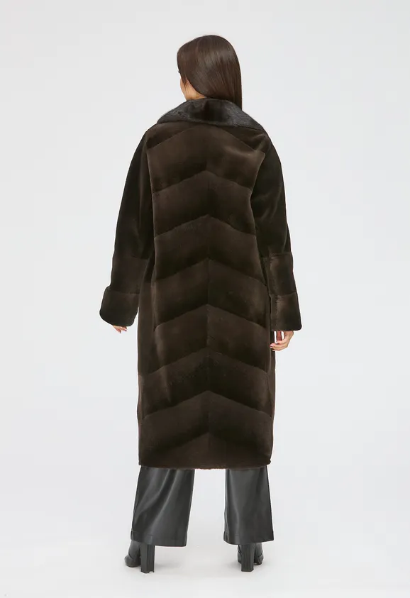 Фото Шуба из натуральной нутрии капучино с английским воротником из натуральной норки - 6