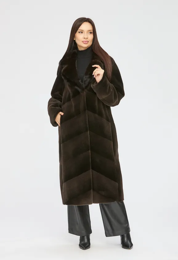 Фото Шуба из натуральной нутрии капучино с английским воротником из натуральной норки - 1