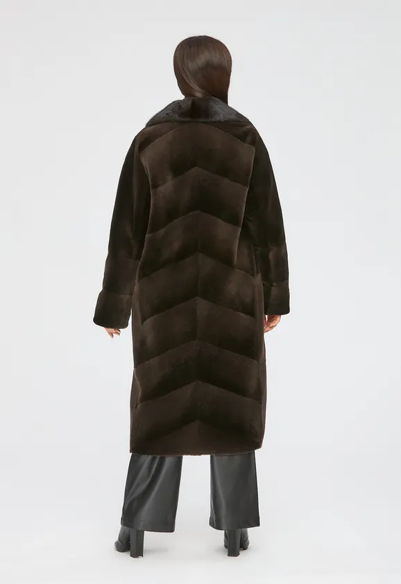 Фото Шуба из натуральной нутрии капучино с английским воротником из натуральной норки - 7