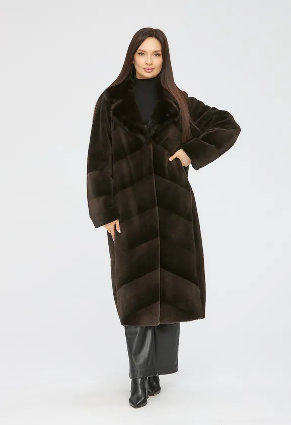 Фото Шуба из натуральной нутрии капучино с английским воротником из натуральной норки - 9