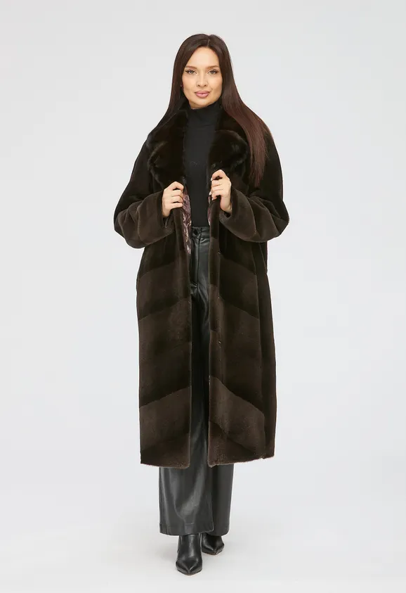 Фото Шуба из натуральной нутрии капучино с английским воротником из натуральной норки - 3