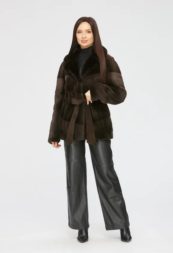 Фото Шуба из натуральной нутрии капучино с английским воротником из натуральной норки - 1