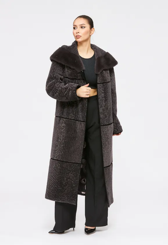 Фото Шуба из натурального астрагана мокко с английским воротником из натуральной норки - 1