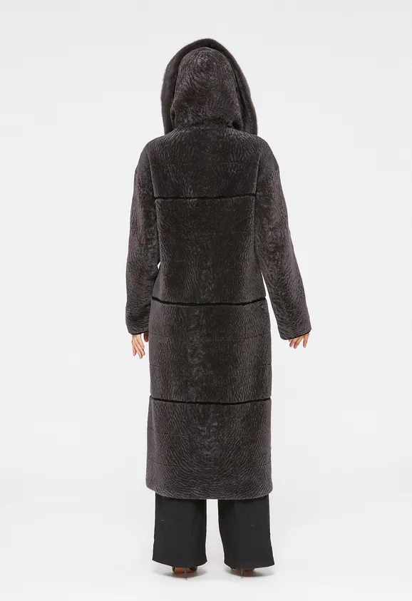 Фото Шуба из натурального астрагана мокко с английским воротником из натуральной норки - 3