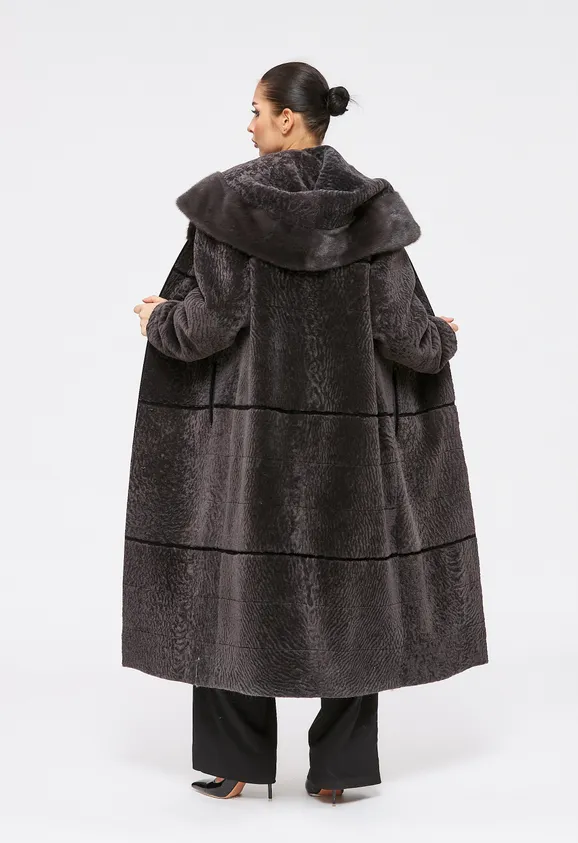 Фото Шуба из натурального астрагана мокко с английским воротником из натуральной норки - 10