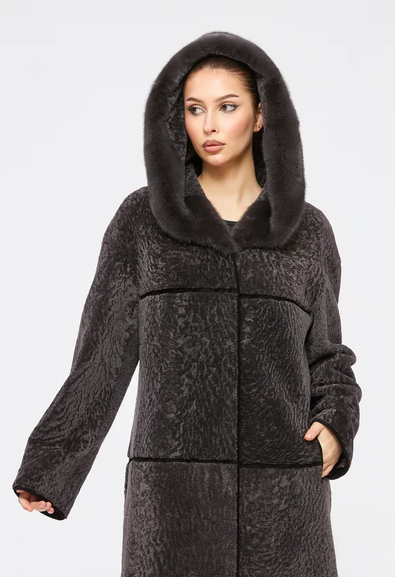 Фото Шуба из натурального астрагана мокко с английским воротником из натуральной норки - 9