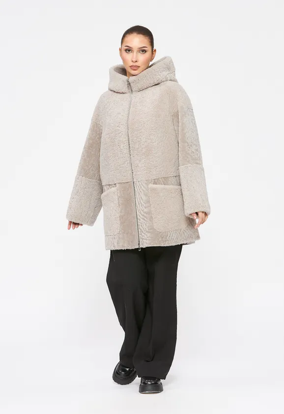 Фото Шуба из натурального астрагана керли бежевая с капюшоном - 3