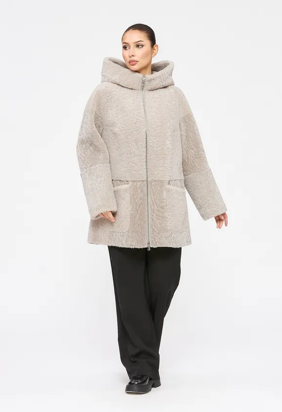 Фото Шуба из натурального астрагана керли бежевая с капюшоном - 6