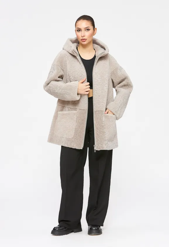 Фото Шуба из натурального астрагана керли бежевая с капюшоном - 1