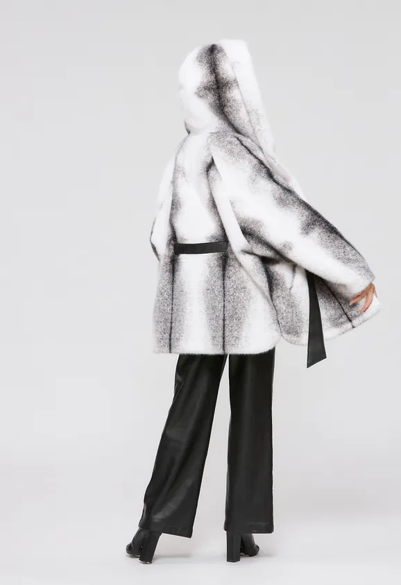 Фото Шуба из эко норки крестовка белая с капюшоном - 4