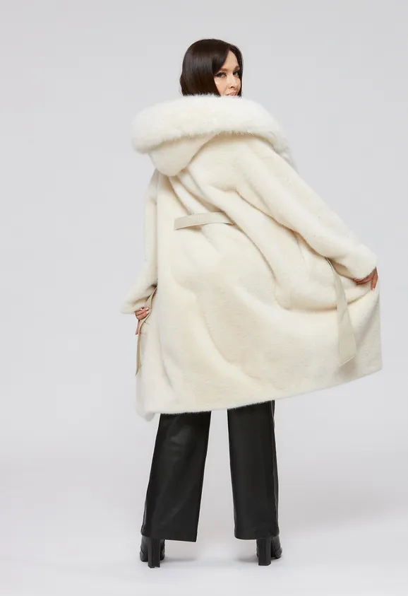 Фото Шуба из эко норки белая с капюшоном из эко песца - 9