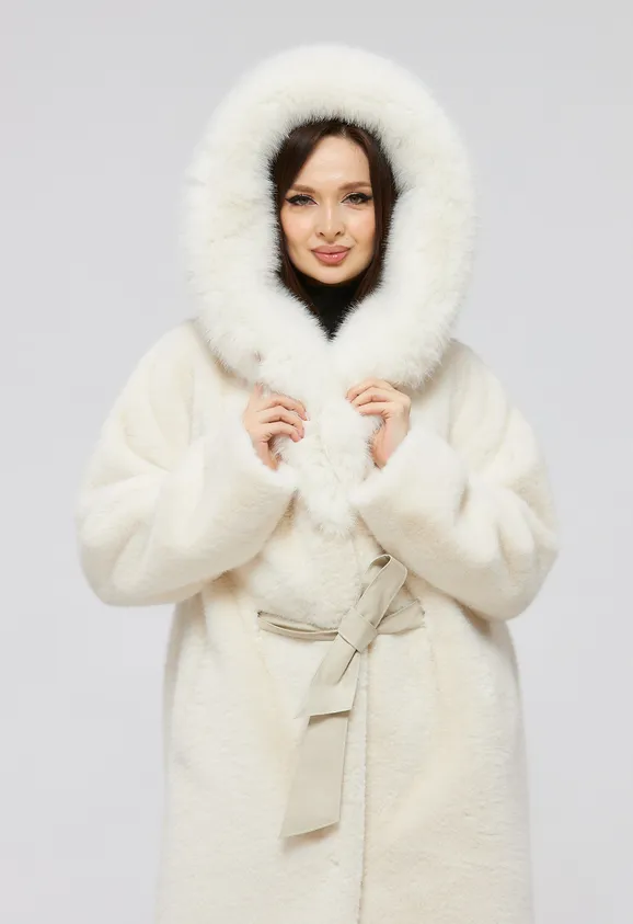 Фото Шуба из эко норки белая с капюшоном из эко песца - 6