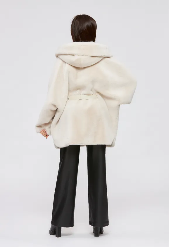 Фото Шуба из эко норки цвета жемчуг с капюшоном - 5